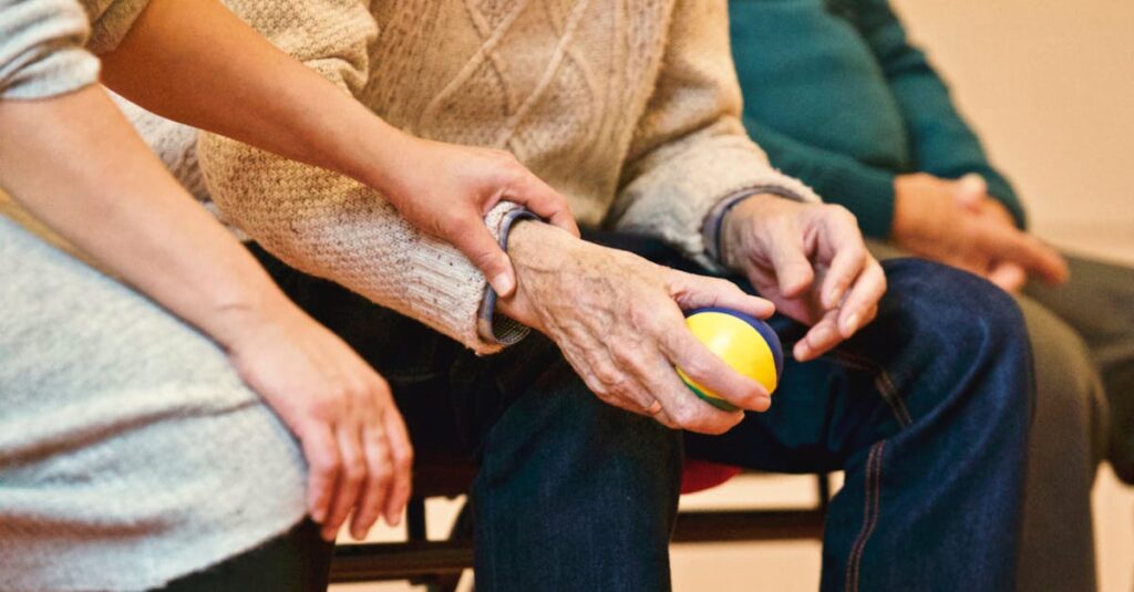 découvrez nos services de soins pour seniors, offrant assistance, confort et bien-être adaptés à leurs besoins quotidiens.